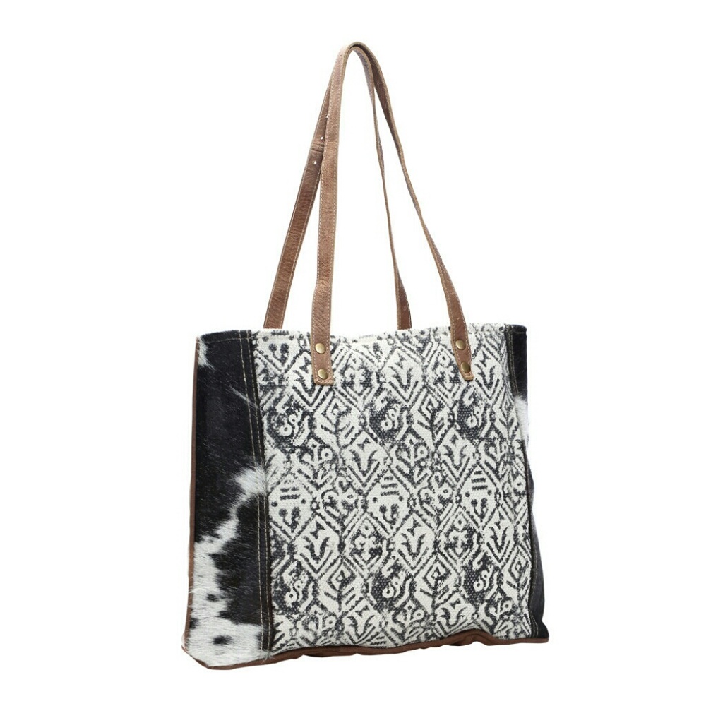 🚨LAST ONE🚨 Cotton Rug & Hairon Tote - Picture 2 of 4